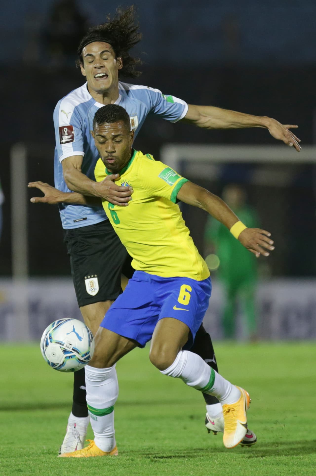 Con goles de Arthur y Richarlison Brasil vence a Uruguay, consiguen su cuarta victoria y continúan sin recibir gol en las eliminatorias rumbo al mundial de Qatar 2022.