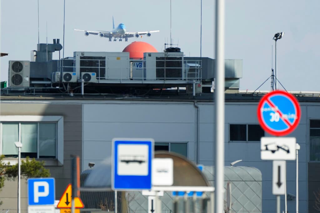 El Air Force One cuando se aproximaba a aterrizar en el aeropuerto de Rzeszow, Polonia, a unas 60 millas de la frontera con Ucrania, el 25 de marzo de 2022.