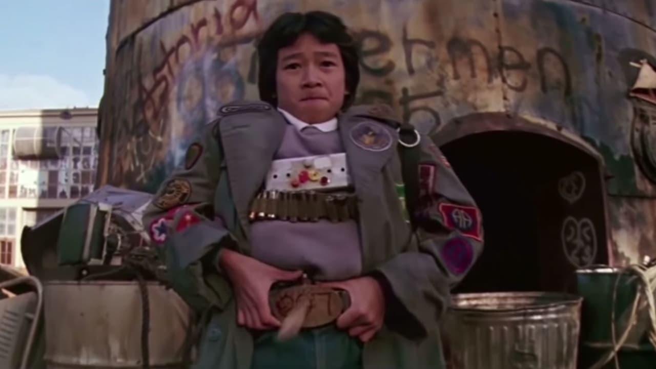 <b>Ke Huy Quan</b>
<br>También conocido como Jonathan Ke Quan, este actor apareció en la película como Data, un apasionado de la tecnología y James Bond; pero antes de esta cinta ya había hecho un papel memorable en ‘Indiana Jones and the Temple of Doom’.