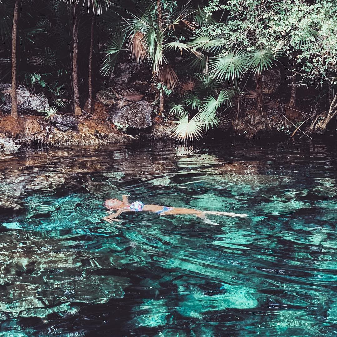 Por su parte, la protagonista de ‘Teresa’ subió fotos en un cenote en Quintana Roo.