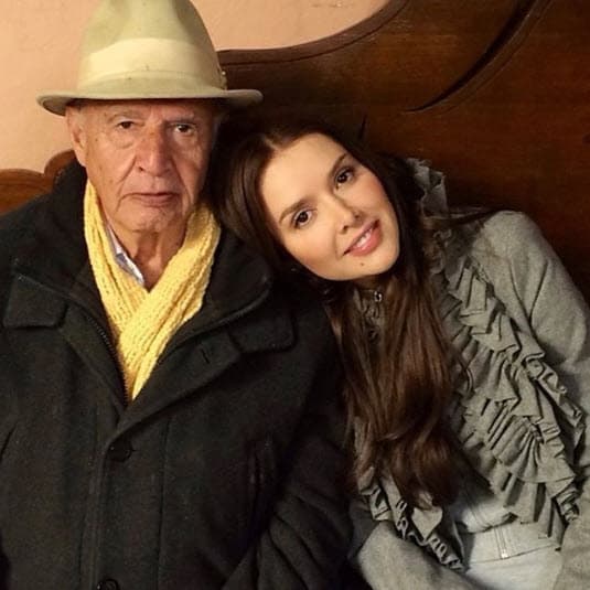 Felipe Favela, el padre de la actriz,
<a href="https://www.univision.com/entretenimiento/muere-papa-de-marlene-favela-y-ella-le-escribe-emotiva-carta-eres-el-mejor-papa-del-mundo" target="_blank">falleció el 4 de junio de 2018 en México</a>.