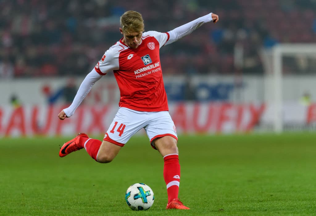 El delantero del FC Copenague, Viktor Fischer, acumula 18 convocatorias con su selección y apenas tiene 23 años. El joven atacante buscará ganarse minutos ante la experimentada competencia que tiene.