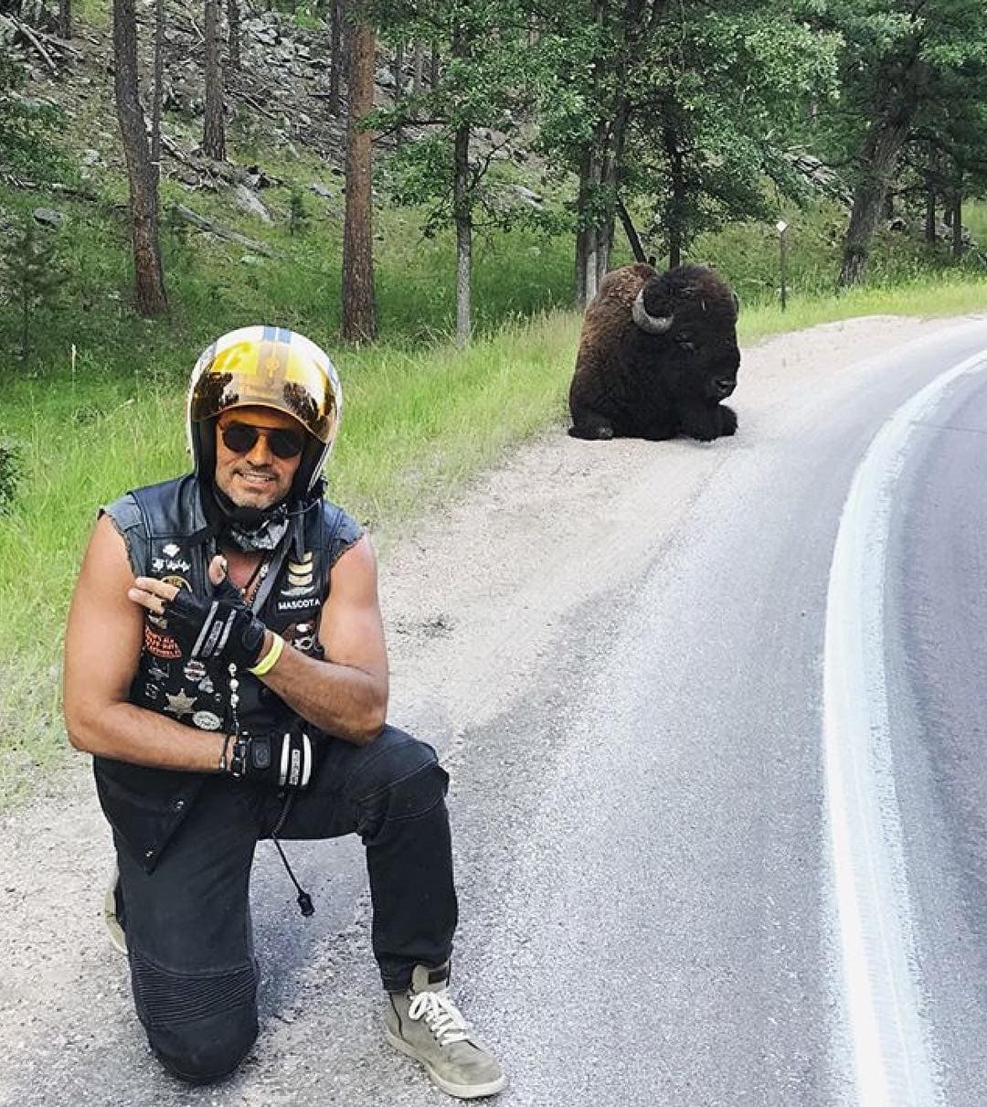 Diego Oliveira es un poco más práctico y si ve algo raro o simplemente increíble en medio del camino se detiene a mirar.