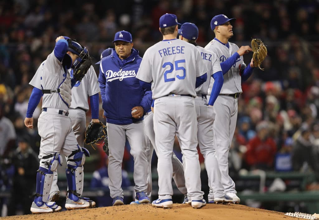 Tras el fallo de Ryu era obligado un cambio de pitcher, al dejar las bases llenas. Pero el piloto de los Dodgers Dave Roberts volvió a errar al elegir al sustituto del surcoreano en el montículo.