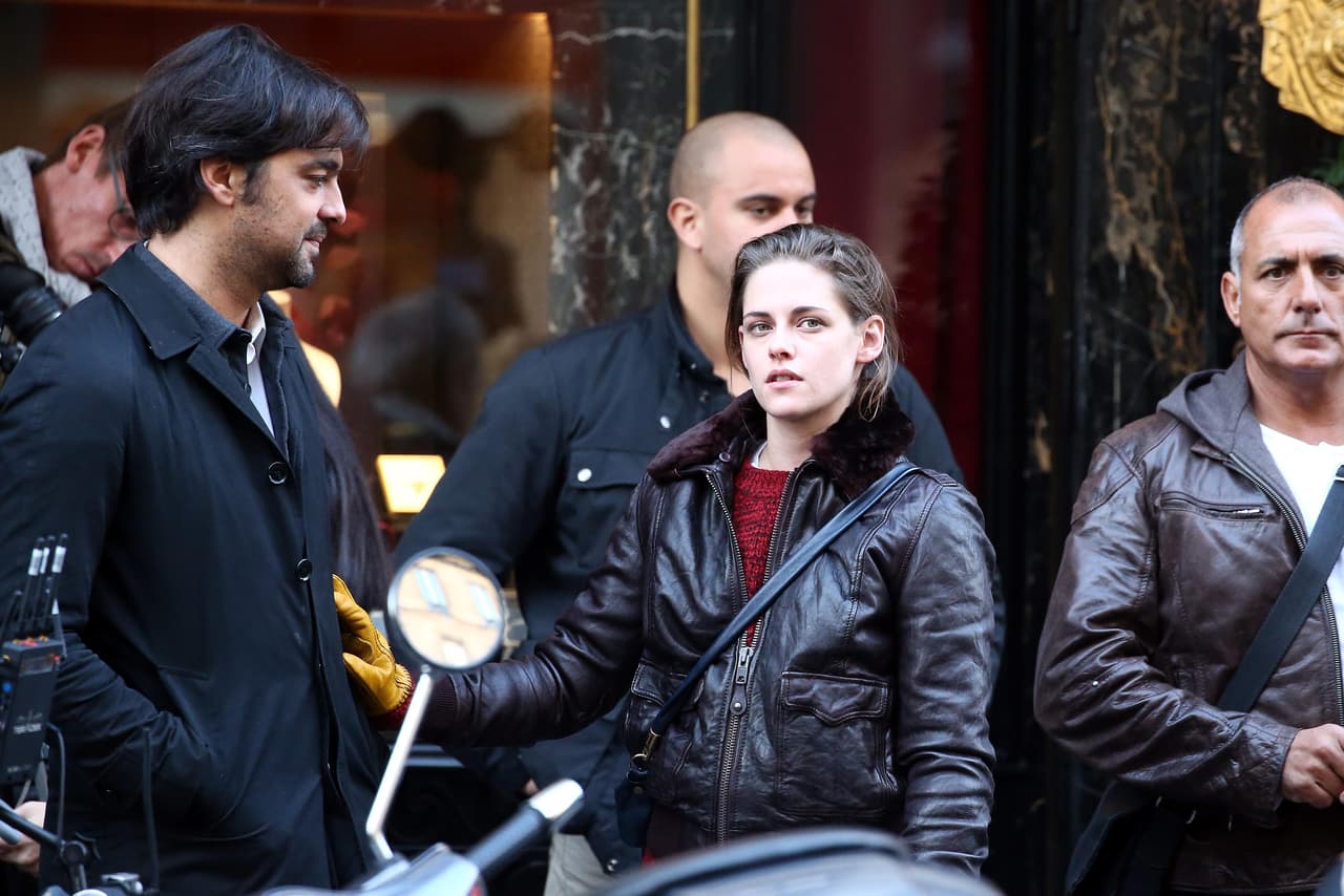 Kristen luce muy bien con ese corte de cabello.