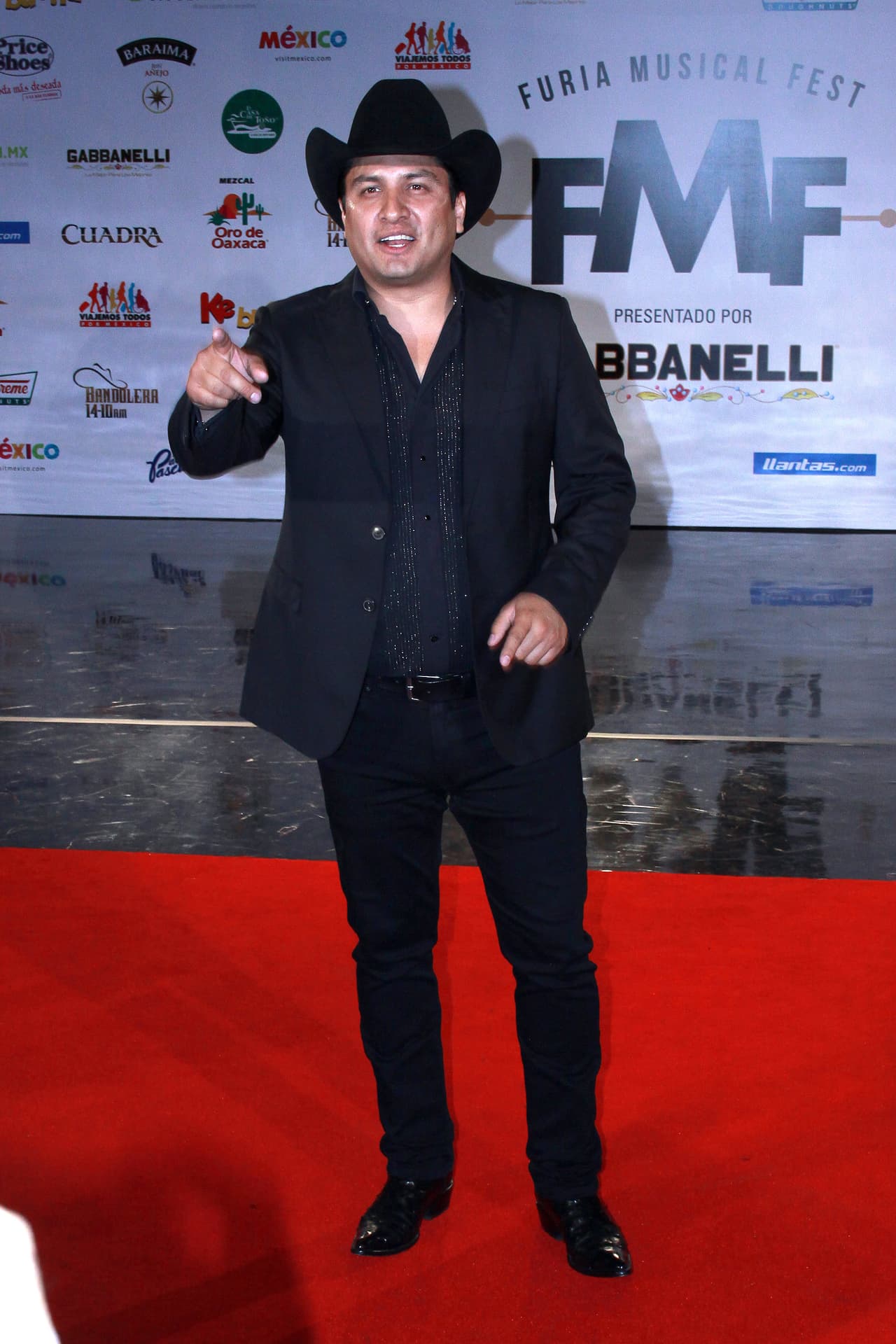 Además de Julión, el exfutbolista Rafael Márquez fue incluido en la lista de prestanombres de organizaciones criminales de la Oficina de Control de Bienes de Extranjeros del Departamento del Tesoro de EEUU.
<br>