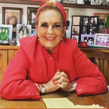 Sin embargo, en la plática virtual que tuvo Paula con sus seguidores, reveló que su abuela la había corrido de la casa.
<br>