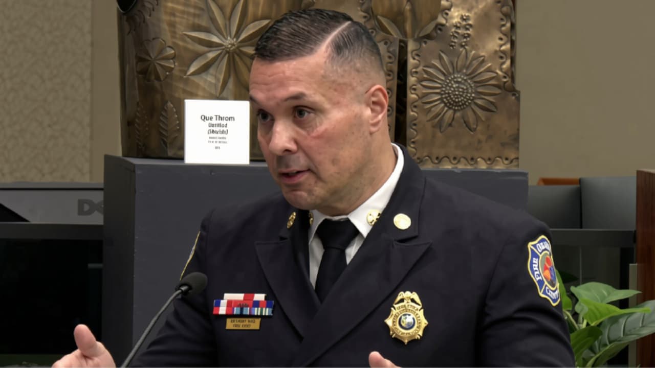 Jefe de bomberos del Condado Orange renuncia tras polémica por vehículo oficial