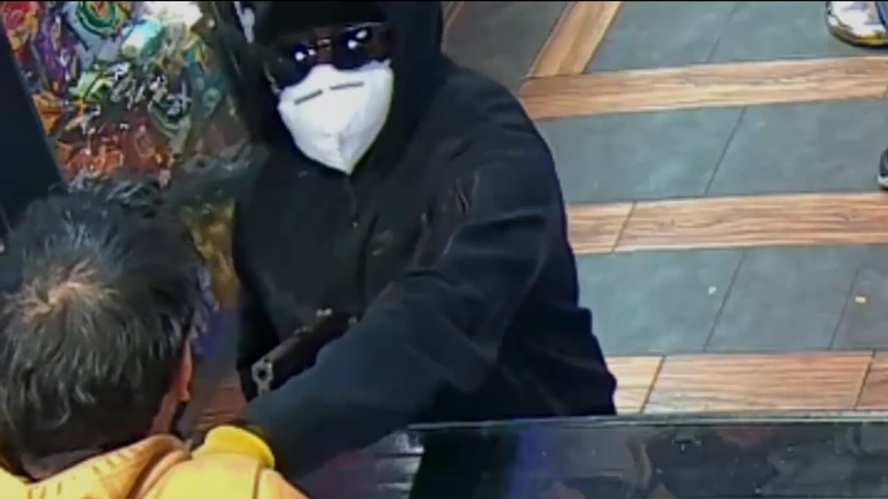 Le disparan a empleados mientras roban una tienda en Brooklyn; todo queda grabado