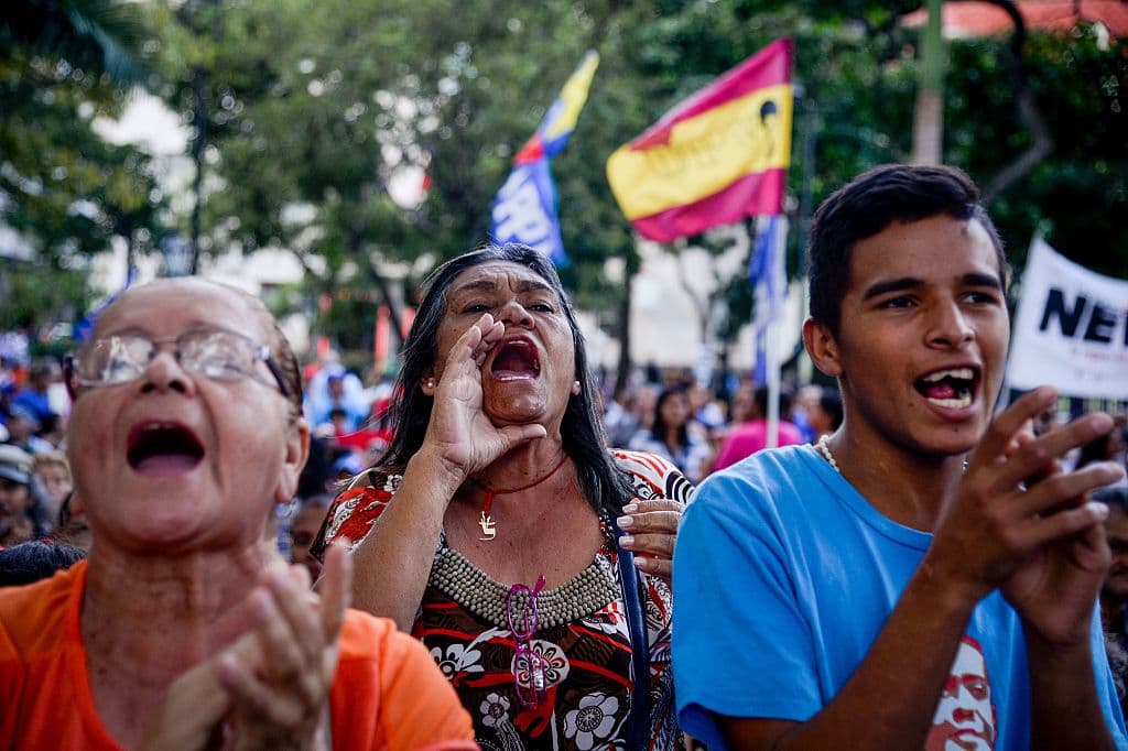 Chavistas protestan contra el juicio político a Maduro