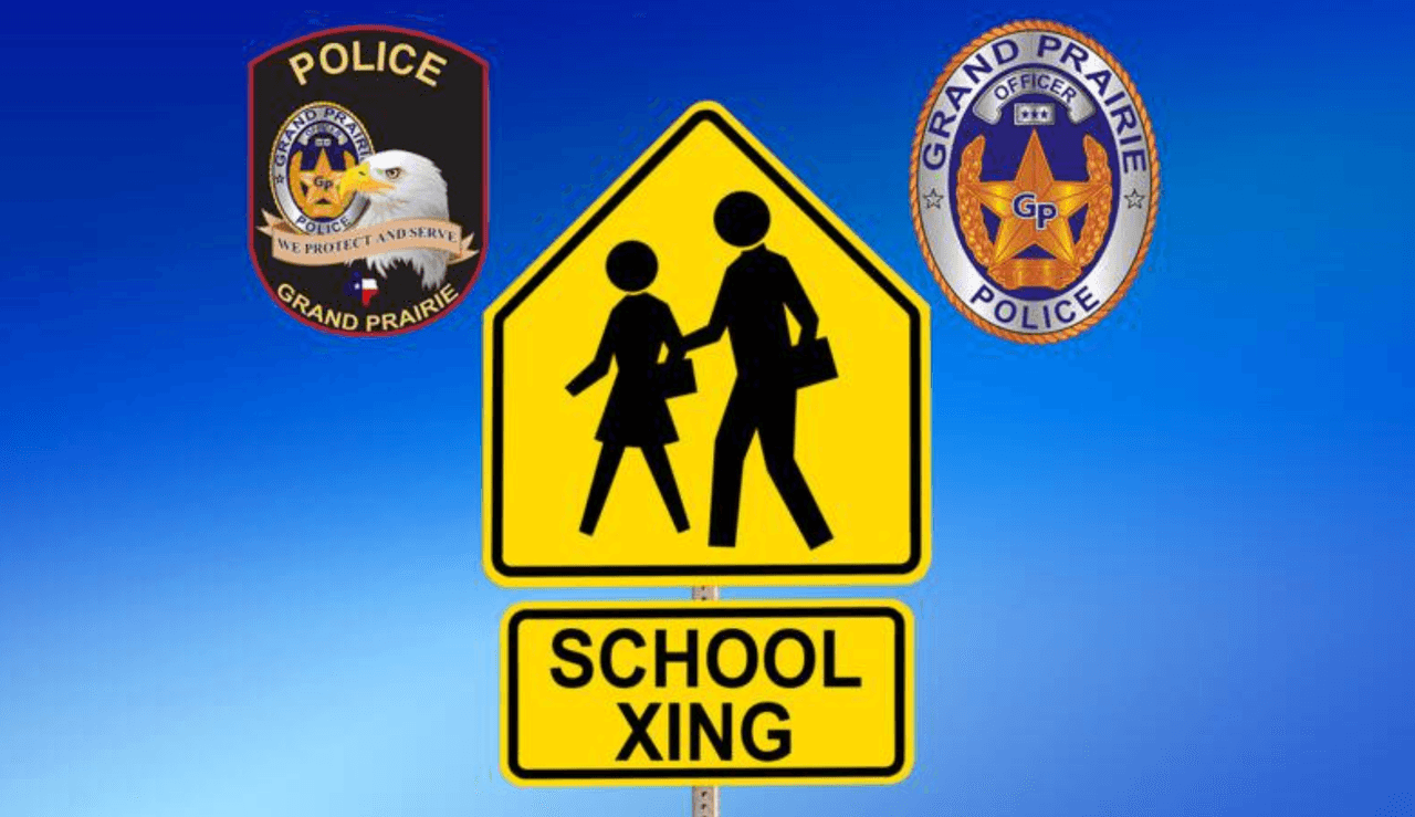 Policía de Grand Prairie apoya a los estudiantes con útiles escolares