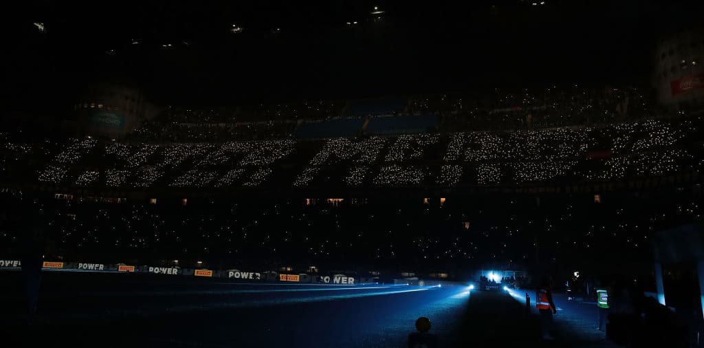 Inter se impone al Milan tras un partidazo. Cuatro goles a dos marcaron la diferencia en este derby. Zlatan y Rebic anotan por parte del Milan, mientras que por parte del Inter anotaron Brozovic, Vecino, Stefan de Vrij y Lukaku al último minuto.