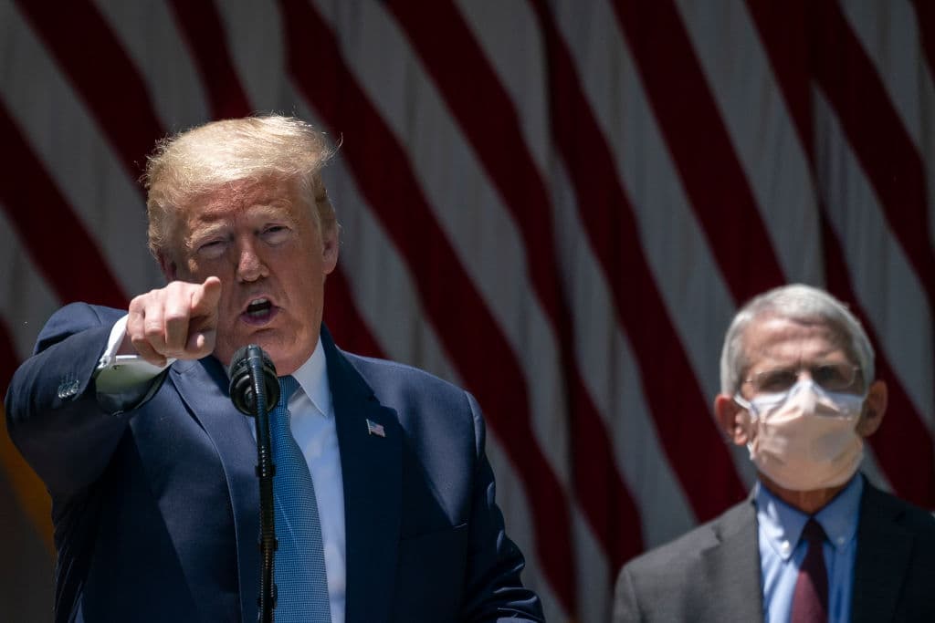 Quienes siguen noticias del coronavirus a través de Trump tienden a restarle importancia a la pandemia: Pew