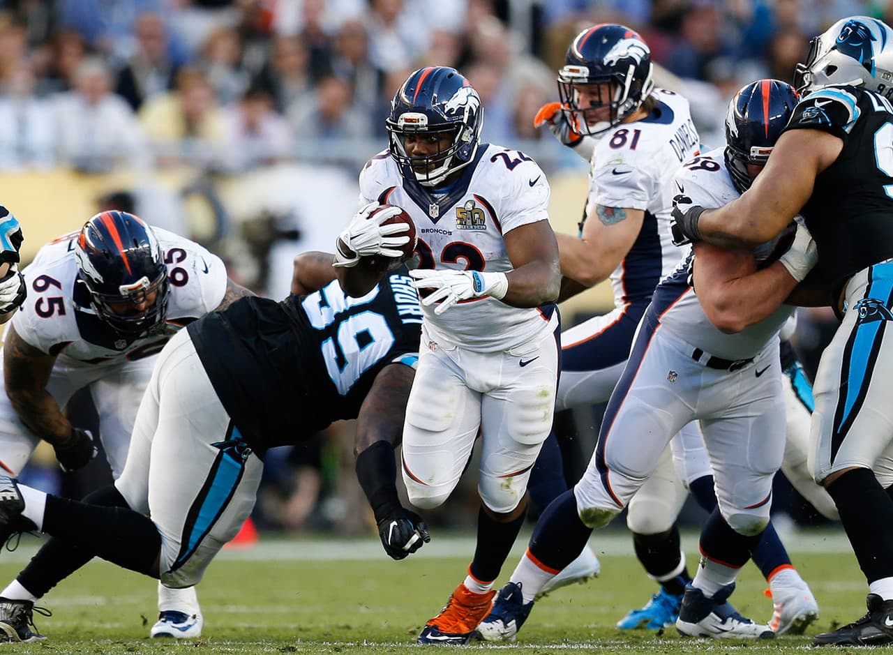 Panthers fichan a C.J. Anderson, rival en el Super Bowl 50