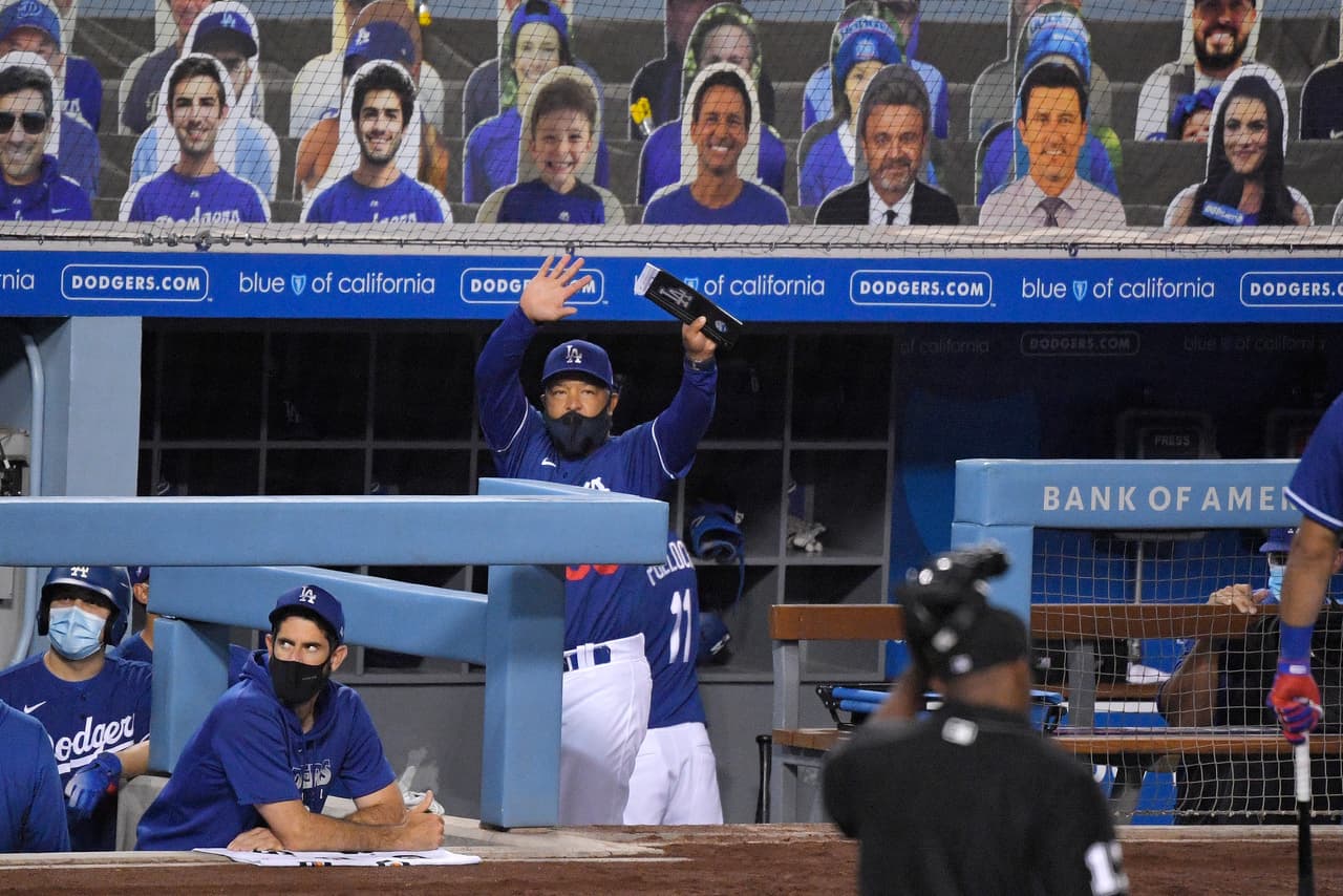 Los Dodgers de Los Ángeles arrancan este jueves la temporada enfrentándose ante sus eternos rivales, los Gigantes de San Francisco, con fanáticos de cartón en sus gradas.