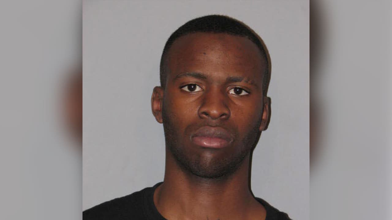 Claude David Elvis III Masacre, 30 años. Se busca por agresión sexual con agravantes. Tiene antecedentes por siete delitos menores y dos condenas por delitos graves. Última ubicación conocida: Humble, Texas. Orden de arresto # 1651105.