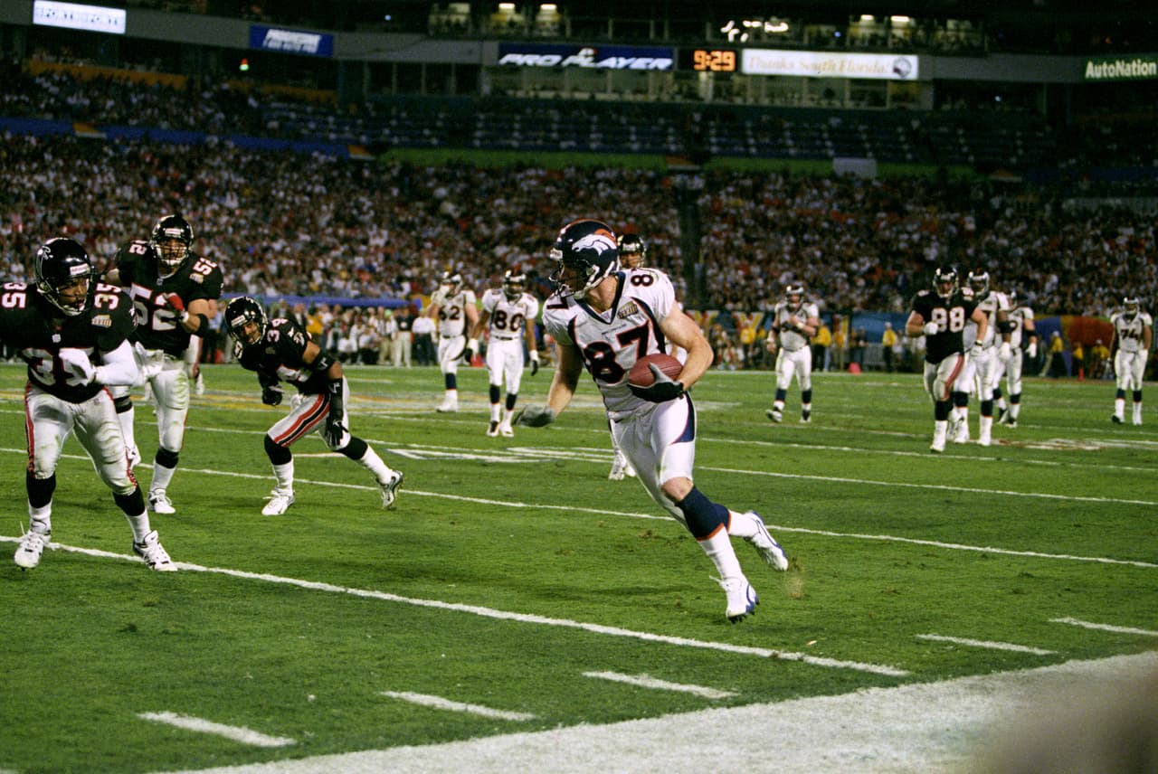 SUPER BOWL XXXIII. Al año siguiente lograron el bicampeonato luego de vencer 34 - 19 a los Atlanta Falcons en la despedido de quarterback John Elway.