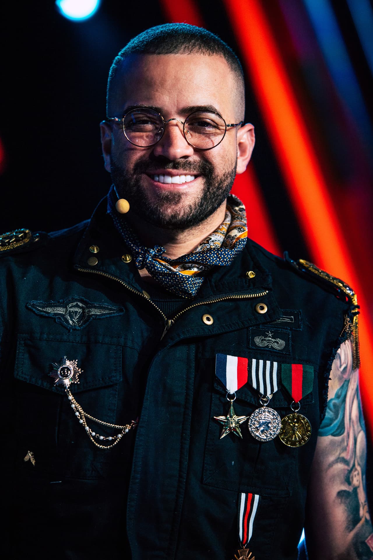 Luego de ver los looks de Nacho cada semana en Pequeños Gigantes, no pudimos evitar preguntarle por sus elecciones estilísticas. En entrevista con Univision Entretenimiento, Nacho explicó que una de sus pasiones -además de la música- es la moda.