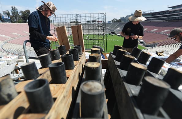 Ten en cuenta que en Los Ángeles la quema de fuegos artificiales es ilegal. Las autoridades locales invitan a los residentes de la ciudad a disfrutar de los eventos y espectáculos de quema de pirotécnicos controlados por expertos.