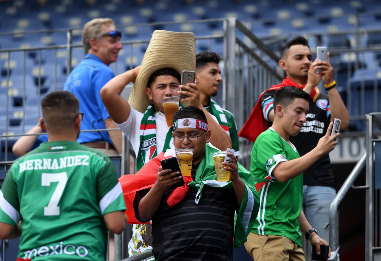 El jueves la acción se trasladó al Sports Authority Stadium de Denver para El Salvador-Curazao y el México-Jamaica que prometía buena asistencia.