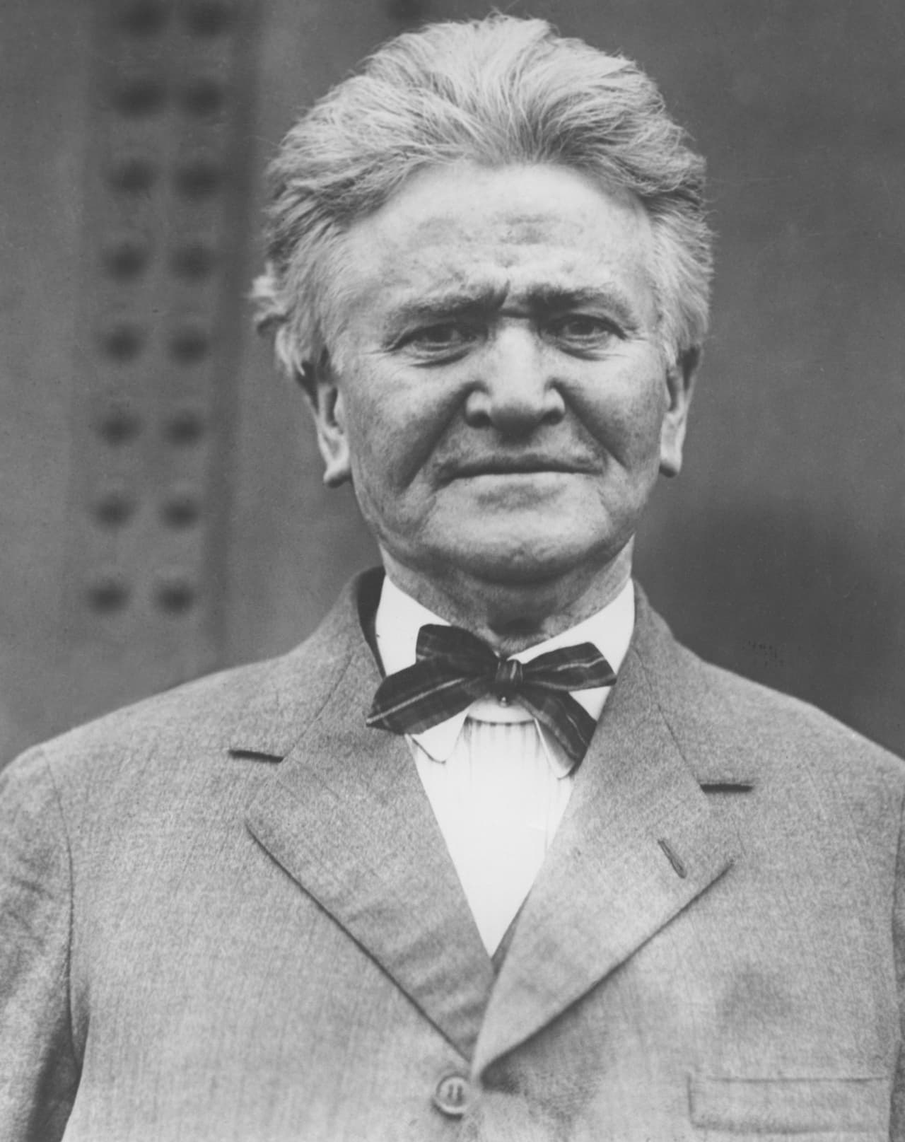 <b>18 horas y 23 minutos. Robert M. La Follette (Republicano por Wisconsin). </b>Se discutía la ley Aldrich-Vreeland. 29 de mayo de 1908.
