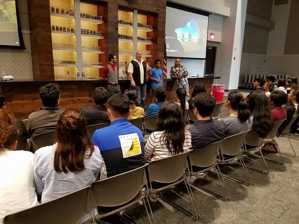 <b>Evento</b>: Georgia Latino International Film Festival
<br>
<b>Fechas</b>: 19 al 22 de septiembre
<br>
<b>Lugar</b>: Gas South Convention Center. 6400 Sugarloaf Parkway. Duluth, GA
<br>
<b>Sitio web</b>:
<a href="https://filmfreeway.com/georgialatinofilmfestival">https://filmfreeway.com/georgialatinofilmfestival</a>
<br>
<br>Festival anual de películas producidas por cineastas latinos.