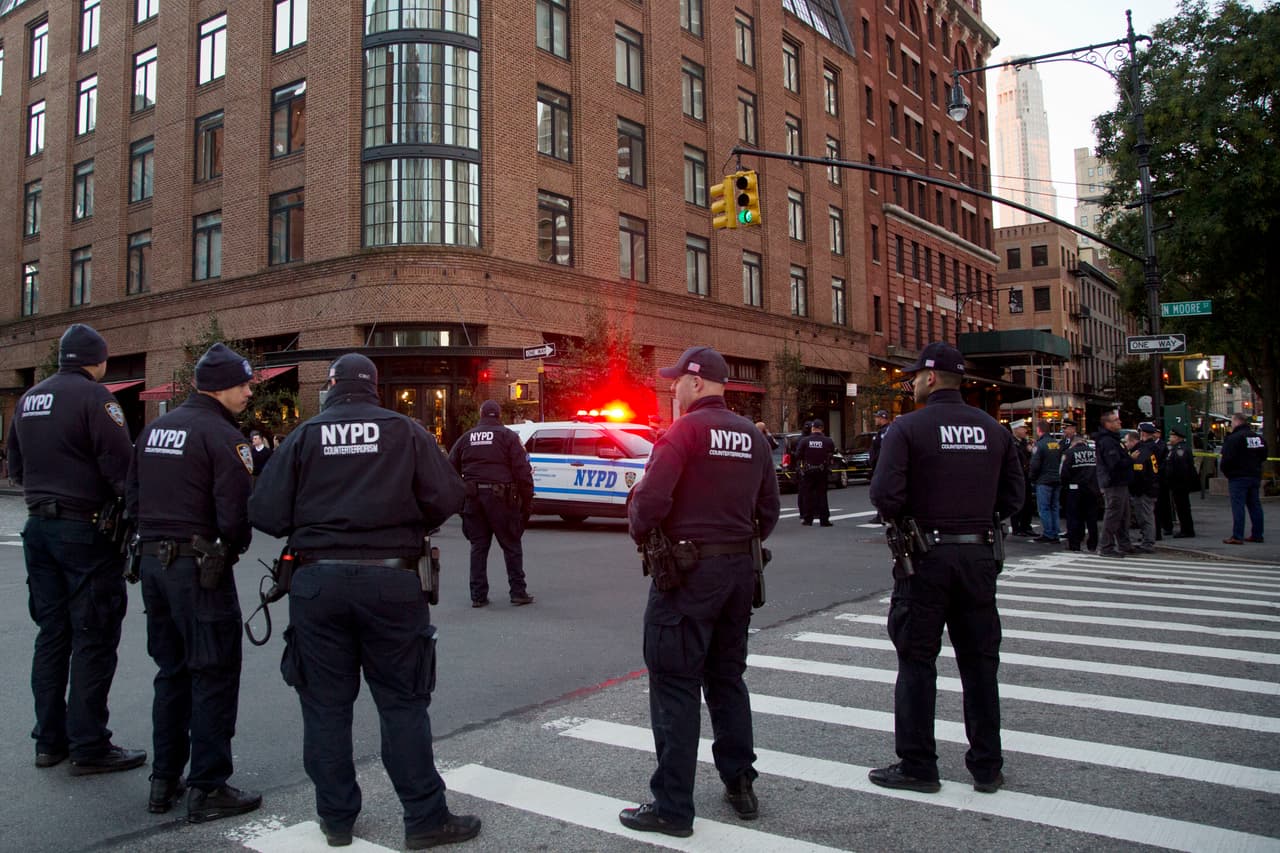 Hallan nuevos paquetes sospechosos, esta vez dirigidos al ex vicepresidente Joe Biden y al actor Robert De Niro