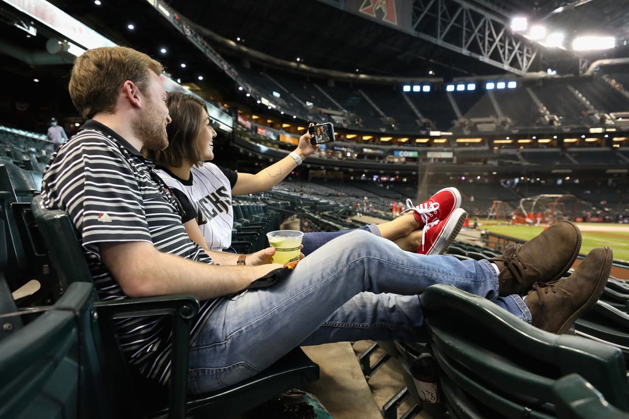 <h3 class="cms-H3-H3"></h3>
<h3 class="cms-H3-H3"><a href="https://www.univision.com/local/arizona-ktvw/este-es-el-nuevo-menu-para-la-temporada-de-los-diamondbacks-en-chase-field-video-1">Chase Field</a></h3>
<a href="https://www.univision.com/local/arizona-ktvw/este-es-el-nuevo-menu-para-la-temporada-de-los-diamondbacks-en-chase-field-video-1"> </a>
<br>El estadio de beisbol se encuentra en el centro de Phoenix.
<br>