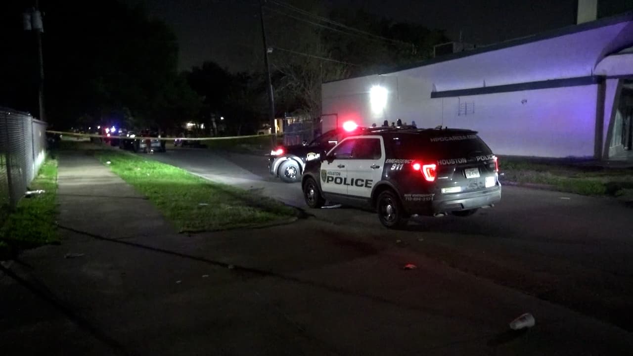 Hombre muere baleado tras discusión en una fiesta: sospechoso es buscado por la policía