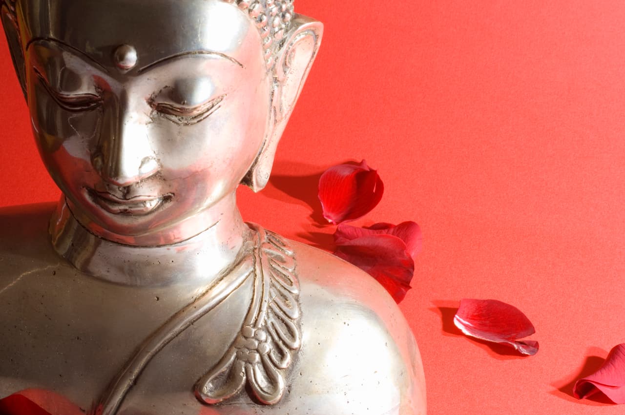 Está presente en todas las antiguas religiones, filosofías, creencias, desde China hasta América.