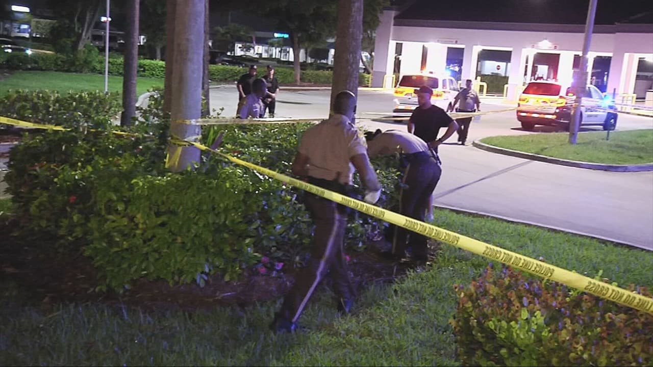 Hombre es herido de bala afuera de un banco Wells Fargo del suroeste de Miami-Dade