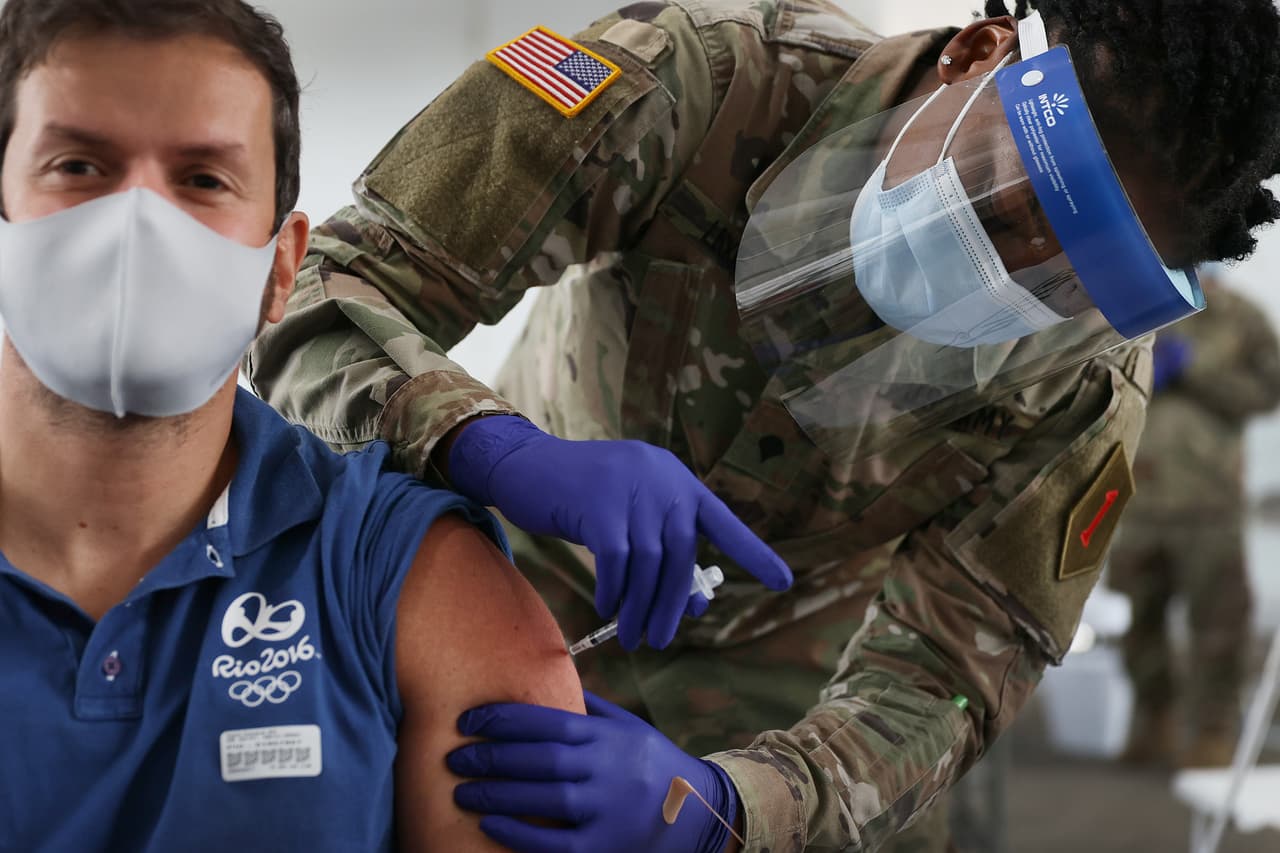 Centro de vacunación en Florida baja a 40 años la edad para vacunarse contra el covid-19