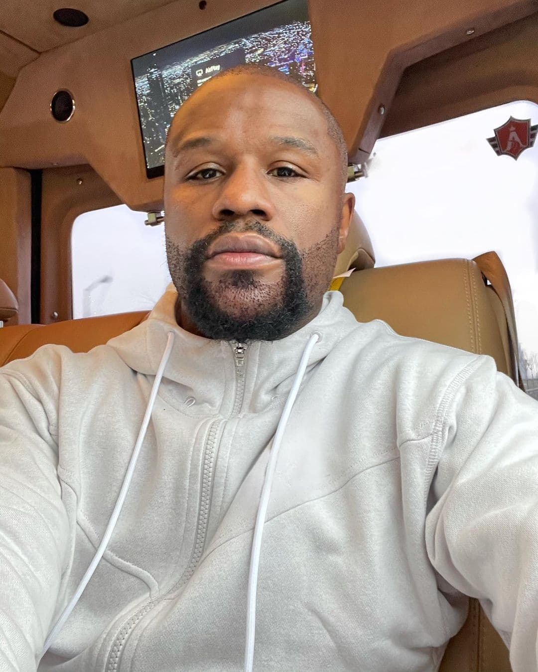 Mayweather ha preferido mantener fuera de los medios a sus relaciones personales, ya que los chismes no le gustan para nada.