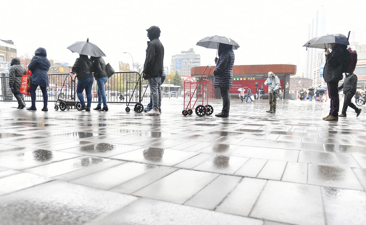 <b>24 de abril - </b>Brooklyn Nets y Barclays Center se asocian con el Banco de Alimentos de NYC para ofrecer una despensa móvil.