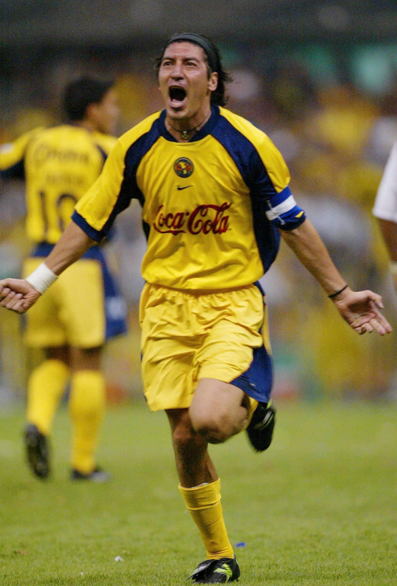 El delantero chileno
<b>Iván ‘Bam Bam’ Zamorano</b> llegó al América en el 2001 luego de brillar cuatro años y medio en el Inter de Milán, cuatro en el Real Madrid y dos en el Sevilla.