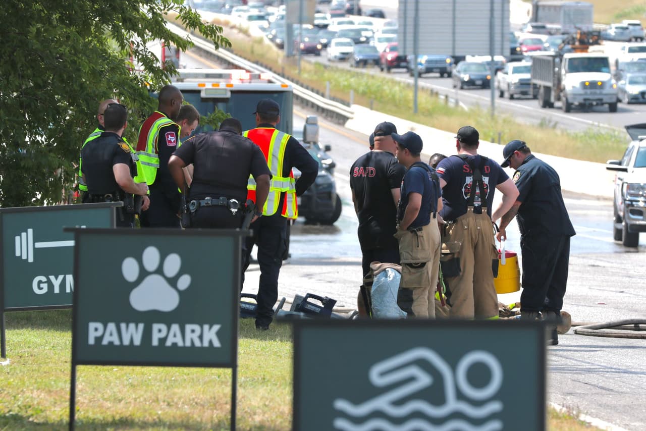 Los bomberos y varias agencias respondieron al reporte.