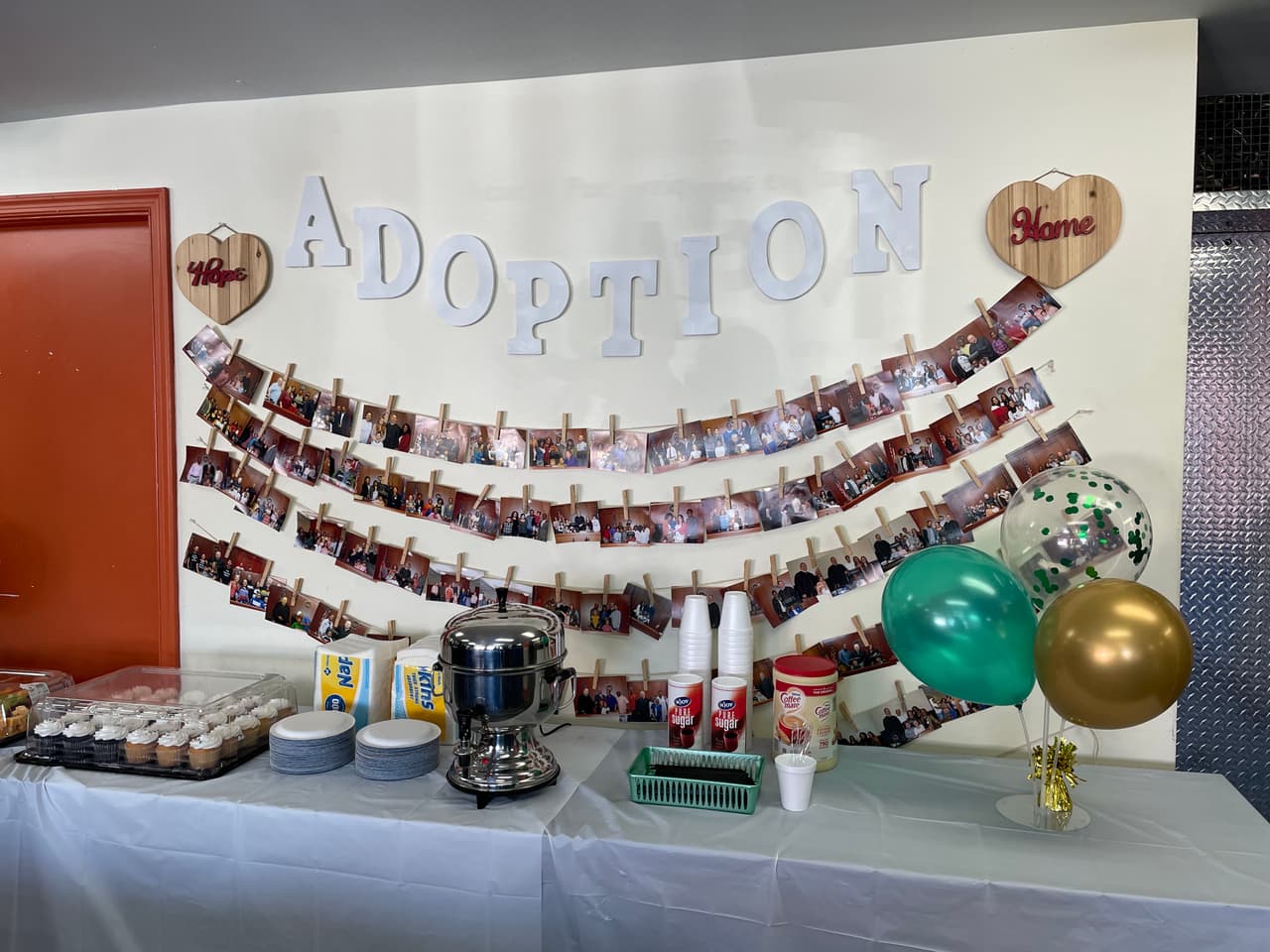 Desde 2008, APM ha trabajado para asegurar la adopción de 244 niños. Aquí están celebrando a todos los niños que han sido adoptados a través de su programa.