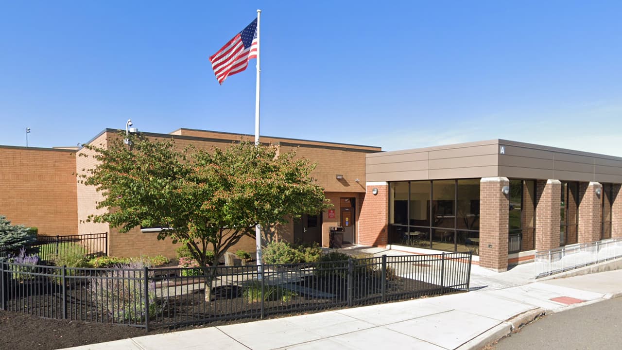 Distrito escolar de Nueva Jersey elimina todos los nombres de los días festivos del calendario académico