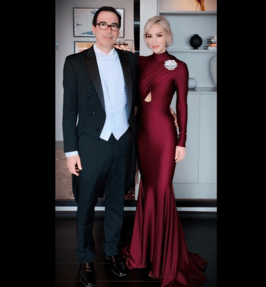 Steve Mnunchin también viajó acompañado de su esposa, Louise Linton, quien compartió fotos de ellos en Londres poco antes de asistir al banquete de estado. Crédito: Instagram
<a href="https://www.instagram.com/louiselinton/?hl=en" target="_blank">Louise Linton</a>