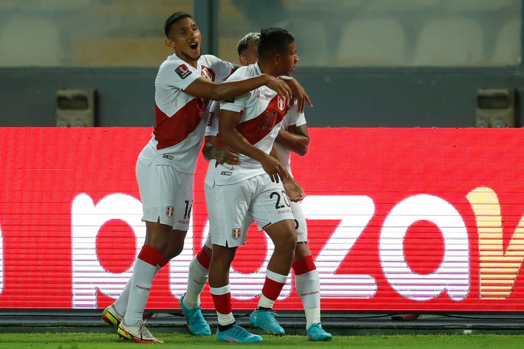 La anotación de Edison Flores al minuto 69 evita de la derrota de Perú, empatan 1-1 con Ecuador y llegan a 21 unidades que los mantiene en el quinto lugar.