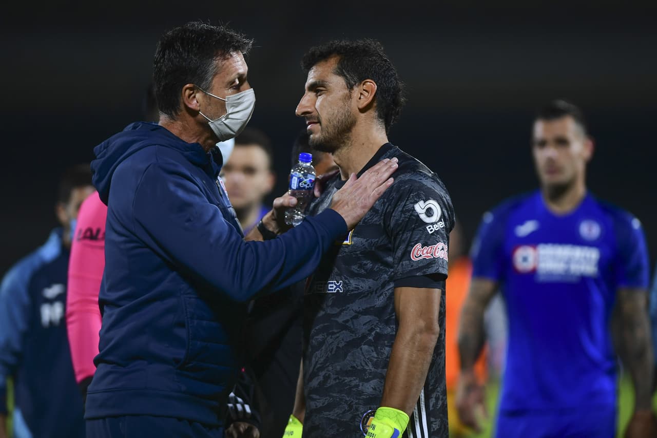 Al final, Siboldi y Nauel pudieron charlar sin mayores aspavientos.