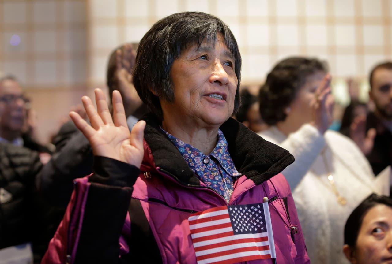 Por qué cada vez son más las personas que renuncian a la nacionalidad estadounidense