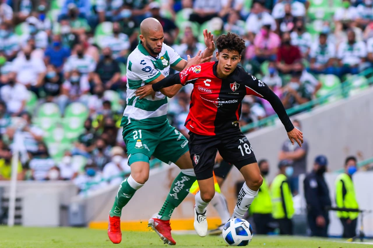 Julián Quiñones adelantó al conjunto visitante al minuto 25, pero Santos no se quedó de brazos cruzados y al minuto 69 Félix Torres se encargó de firmar el empate 1-1.