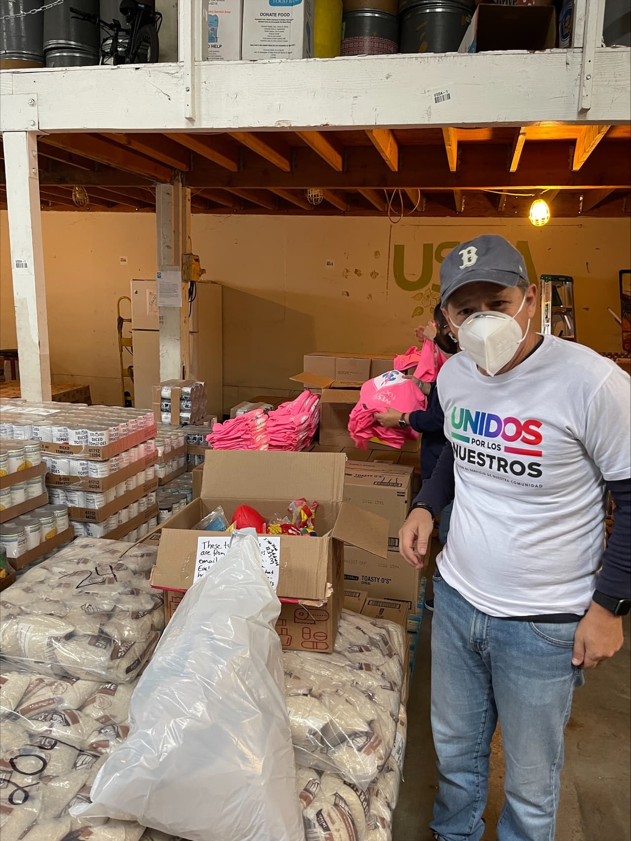 Empleados de Univision 34 Los Angeles sirviendo a la comunidad el 14 de octubre durante el Dia de Servicio "Unidos Por Los Nuestros"