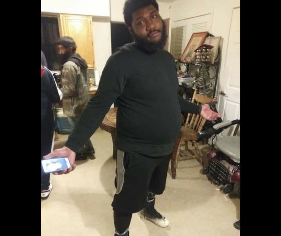 <b>Khalil Patterson</b>, de 25 años recibió un balazo en el pecho luego de indicarle a un hombre que no podía entrar al establecimiento por estar a capacidad y no cumplir con las reglas de distanciamiento social, confirmó la policía.