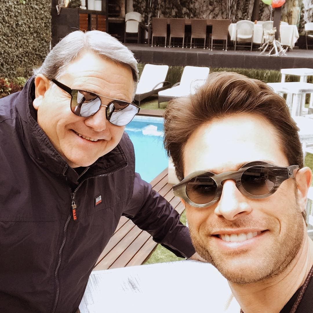 Sin embargo, en esta ocasión contaron con un invitado muy especial para el viaje, pues se llevaron al papá del actor.