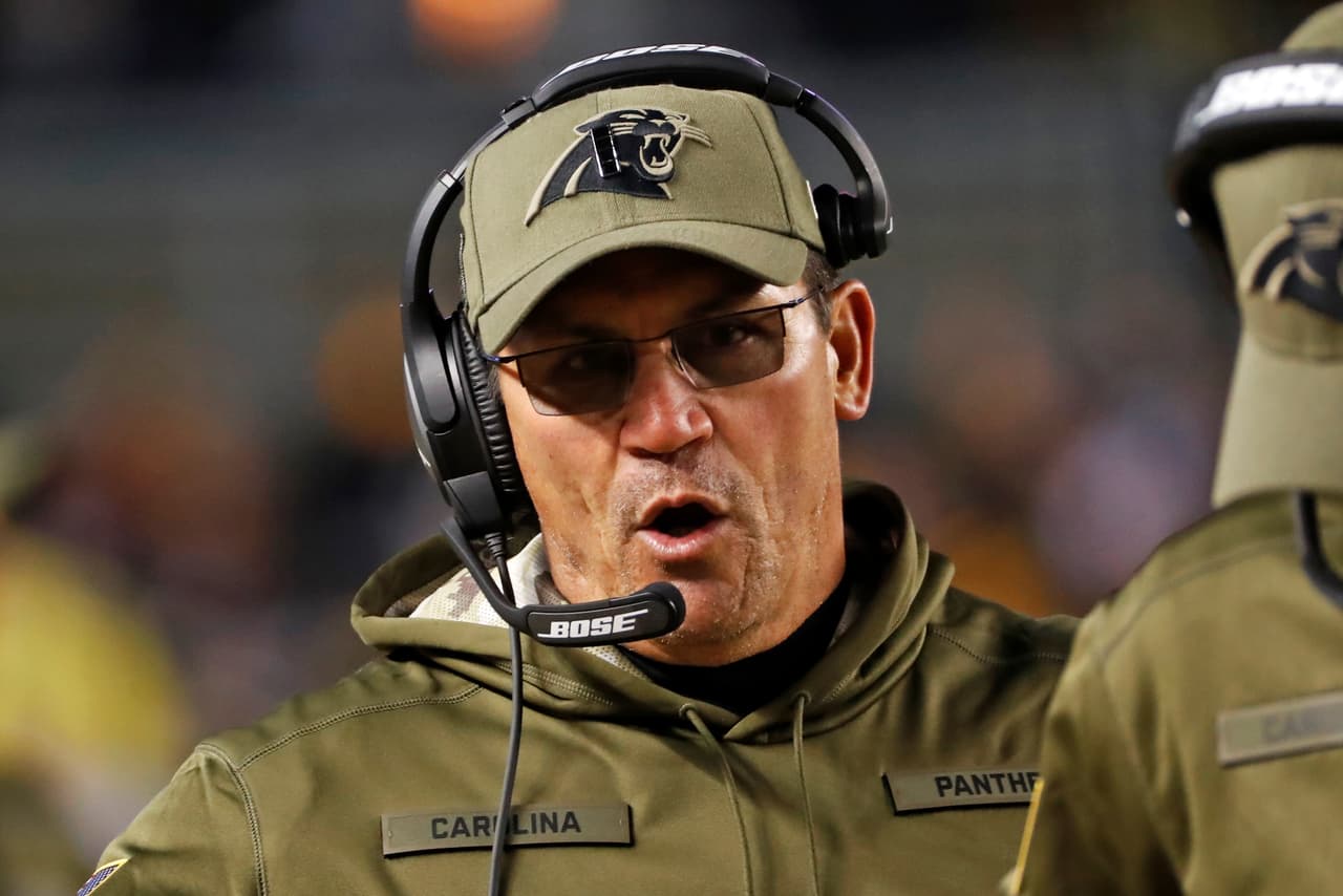 Ron Rivera, según reportes de NFL Network, al medio tiempo estaba furioso, como nunca lo habían visto sus jugadores por la manera en la que les pasaron por encima.