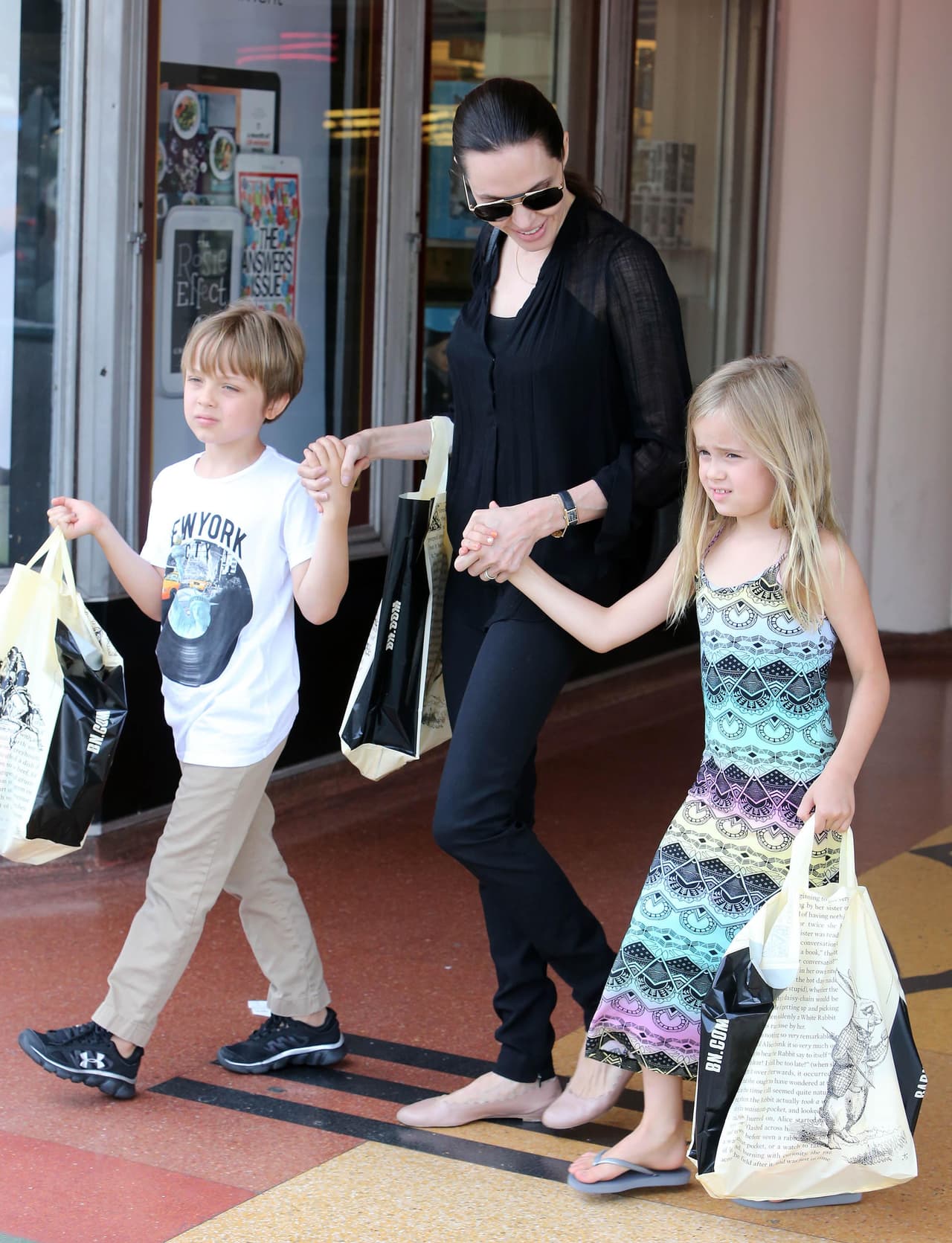 La Familia Pitt-Jolie visitó nada menos que una librería.
