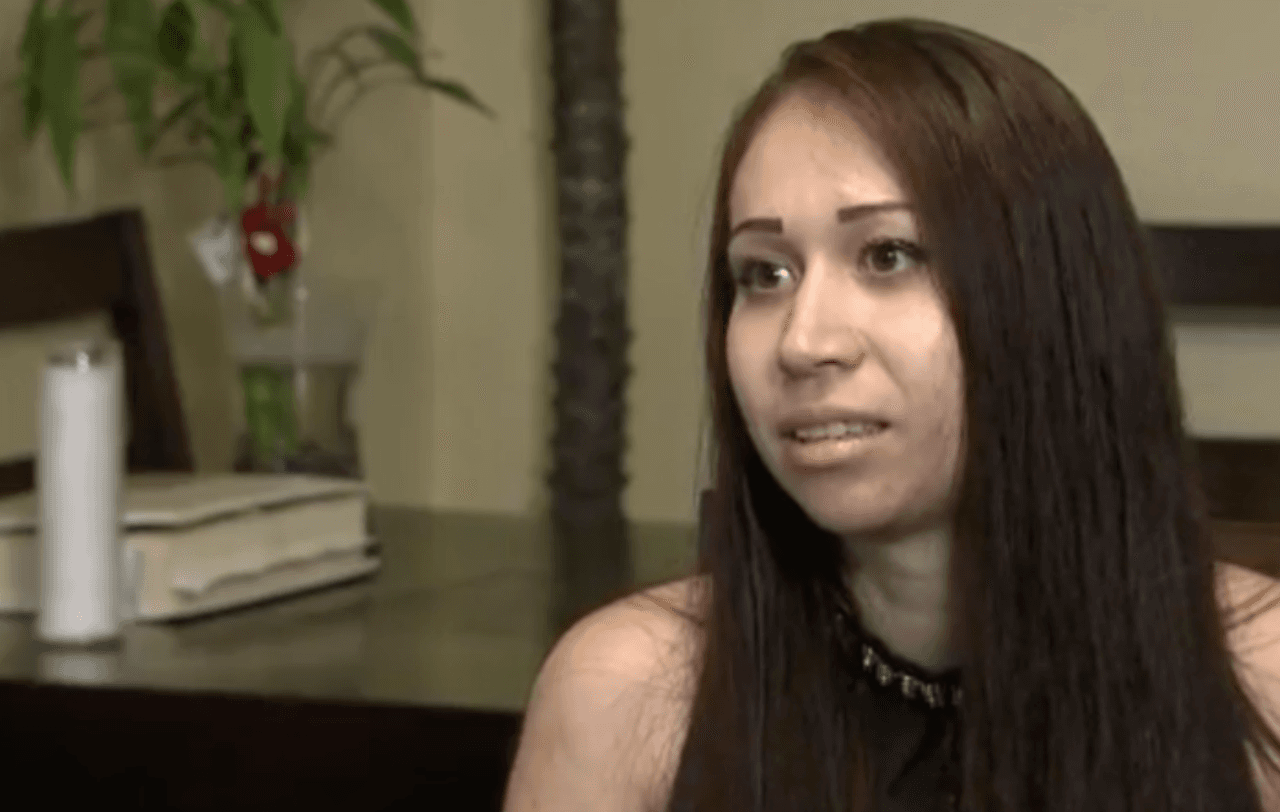 Una madre hispana que dio a luz en la cárcel demanda al condado de Denver por no asistirla en el parto