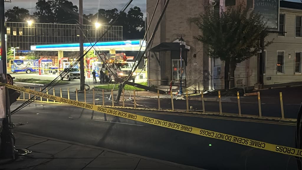 Accidente causó caída de cableado eléctrico.